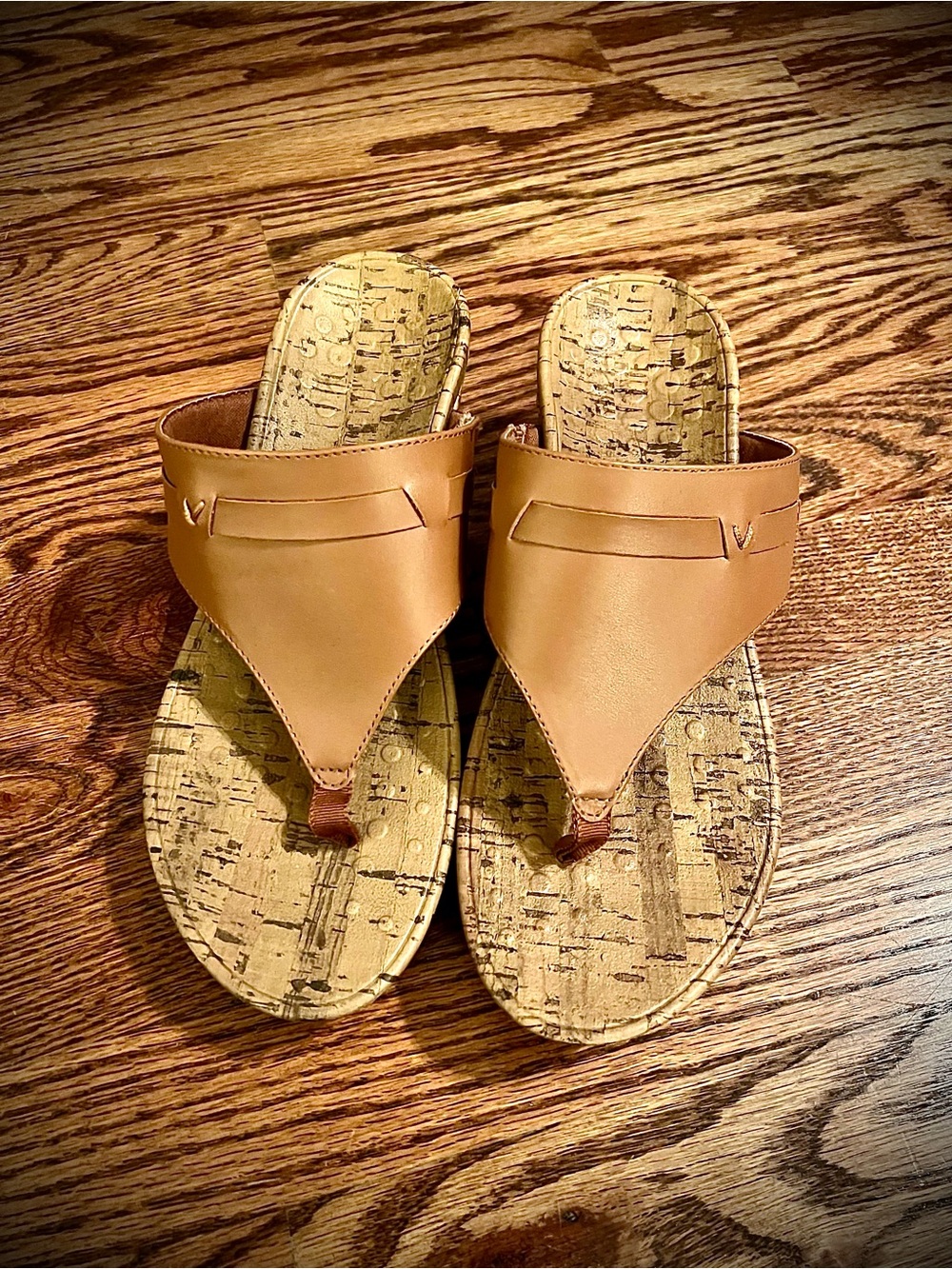 Vionic Women's Tan Leather Thong Sandals with Cork-Pattern Footbed